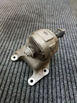 Motorsteun links OEM 68240765AB voor Jeep Wrangler JL