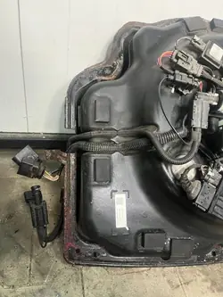 Porsche AdBlue-tank OEM 7P0131877C - Gebruikt