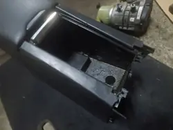 Keskikonsoli käsinojalla Volvo OEM 39803369