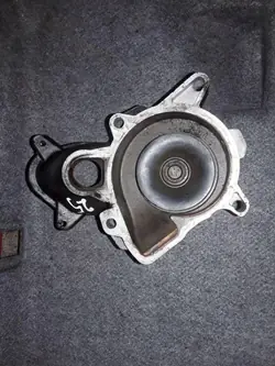 Pompe à eau BMW OE 11517790472 - Occasion