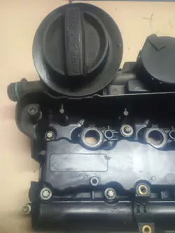 Couvercle de soupape BMW OEM 7797613 pour 2.0D N47