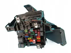 OEM 517941395B Sulakekotelon kiinnike VW Tiguanille