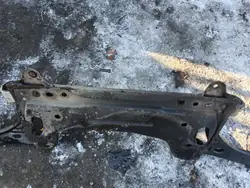 Motorsteun OEM sanki belka pod silnik Ford Fiesta mk6