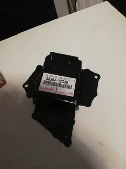 Toyota OE Takavyön Kiinnike Takaosa 58304-33030