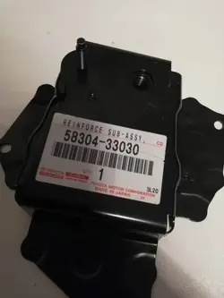 Toyota OE Bältesfäste Bakre 58304-33030