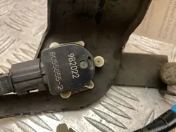 UTO48755 Etu-ilmajousitusanturi Mitsubishille