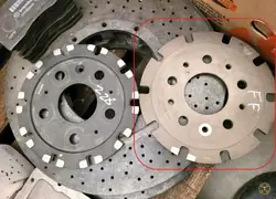 FERRARI-272600 Keramische Remschijfbevestiging