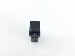 Prise USB Toyota Hilux OEM 861900K010 - Occasion