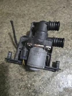 Moteur de pompe à eau OEM 64114111038 BMW Série 5