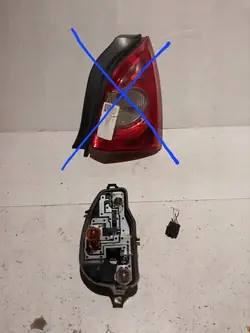 TWINGO II LIFT Support de lampe arrière droit