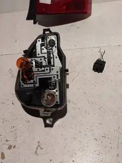 TWINGO II LIFT Support de lampe arrière droit