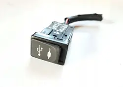 Tomada USB Toyota Prius+ OEM 8619048070 - Usado