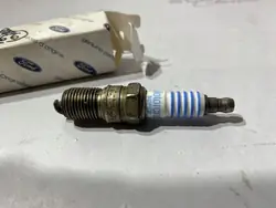 Bujía Ford Fiesta I 1983 OE 87YF 12405 AE