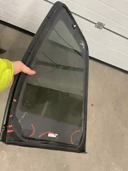 Vitre latérale arrière gauche VW Atlas OEM 3CN845297