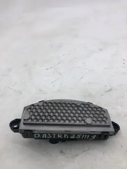 Relé ventilador aquecimento Opel Astra L OEM 9837790880