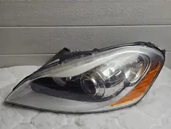 Oikea etuvalaisin Volvo X60 Xenon
