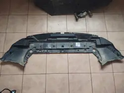 OEM 32345494 Volvo XC40 Jäähdyttimen Suojalevy 2018-