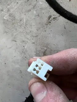 Porta USB Kia OEM 96120-J7310 para Ceed III