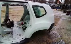 Dacia Duster I Guardabarros trasero izquierdo OEM OV369