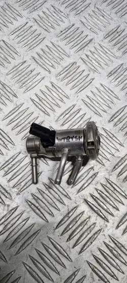 Mercedes AdBlue-injector OEM A0004904000 - Gebruikt
