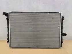 Radiador de agua Volkswagen Jetta 10- Beetle 11- OEM 5K0121251Q