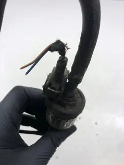 Polttoainepumppu Audi A4 B7 2.7L 8E0963303