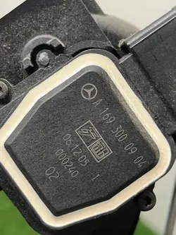 Gaspedal Mercedes-Benz OEM A1693000904 - Gebraucht