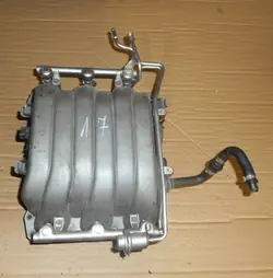 Audi A4 B6 3.0 Imukaasutin OEM 06C133201D