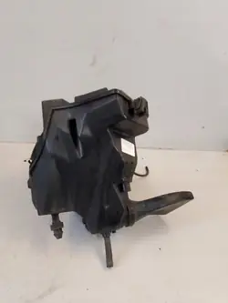 Ilmansuodattimen kotelo Audi A4 B8 A5 2009- 2.7 TDI 3.0 TDI V6 OEM