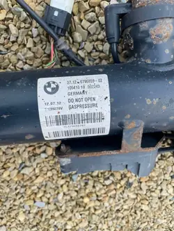 Vänster bakdämpare BMW 5 (F10) 2013 OEM 6796859