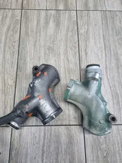Vattenpumps armbågsbas OEM 20539684 för Volvo lastbilar