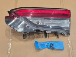 Rav4 V 19 - bakre höger lampa för baklucka