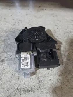 Motor de janela dianteira esquerda OEM 827300004R