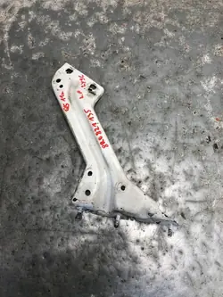 Support d'aile gauche Audi Q5 8R0821135