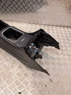 OEM käsinojatallennuslaatikko Mercedes A-luokka W176