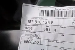 Lokasuojan kiinnike OEM 5FF810135A Cupralle