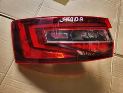 LÁMPARA TRASERA IZQUIERDA SKODA SUPERB 3 III SEDAN 3V5945207A
