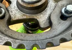 Árvore de cames OEM 585577 para Renault Nissan 1.5DCI