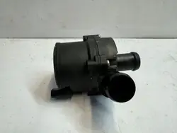 Bomba de agua Maserati OEM 0392023221 - Usada