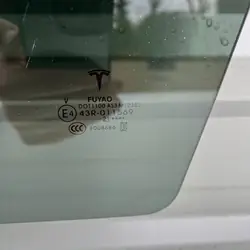 Vitre arrière gauche Tesla Model Y OEM 43R011569
