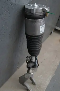 Amortisseur avant gauche VOLVO XC60 II LIFT HYBRID AWD OEM
