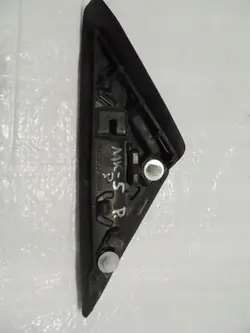 Lokasuojan tulppa kolmio oikea etu Ford DS73-F160004