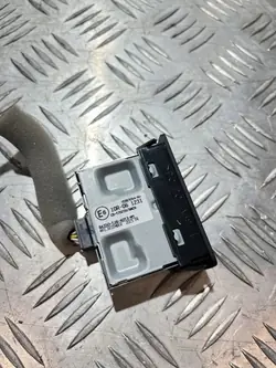 USB-C-pistoke OEM 8A350-TJB-A013-M1 Honda ZR-V:lle