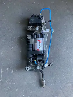 Porsche Cayenne 7P5 Jousituskompressori OEM KIB19819