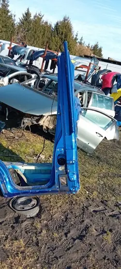 IVECO #147 Vänster Framdel Kvartspanel Skena Pelare