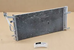 Hyundai AC-kondensaattori OEM 30^VZ 97606J7300 - Käytetty