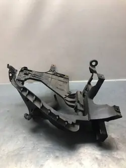 Oikean ajovalopesurin kiinnike OEM 8K0805608B Audi A4 B8:lle
