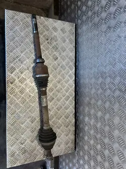 Peugeot 207 2009 Arbre de transmission avant droit