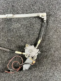 Régulateur de fenêtre avant gauche VW Transporter T4 701837501C