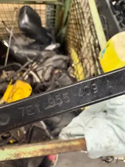 Braço do limpador esquerdo VW T5 Lift